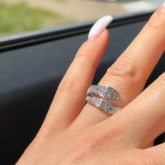 Serpenti Elegant Silver Crystal Ring - Picture 6 of 8